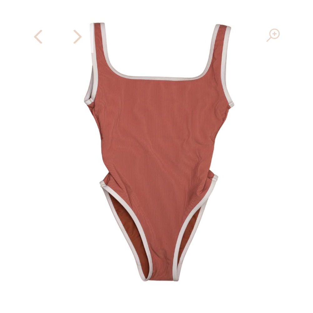 Lainsnow Ocean Isle one piece in sangria